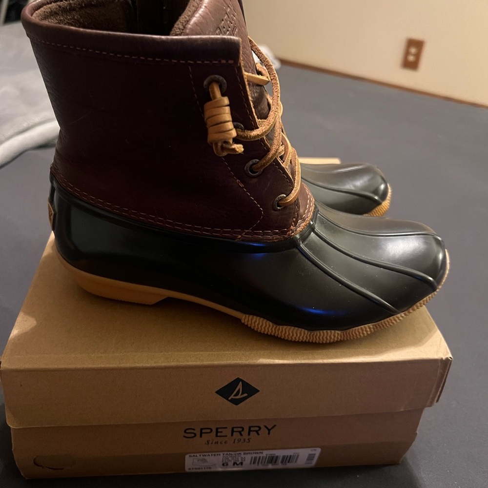 Sperry Leather Saltwater Duck Tan/Dark Brown Women’s 6M Boots, good condition - Picture 3 of 9